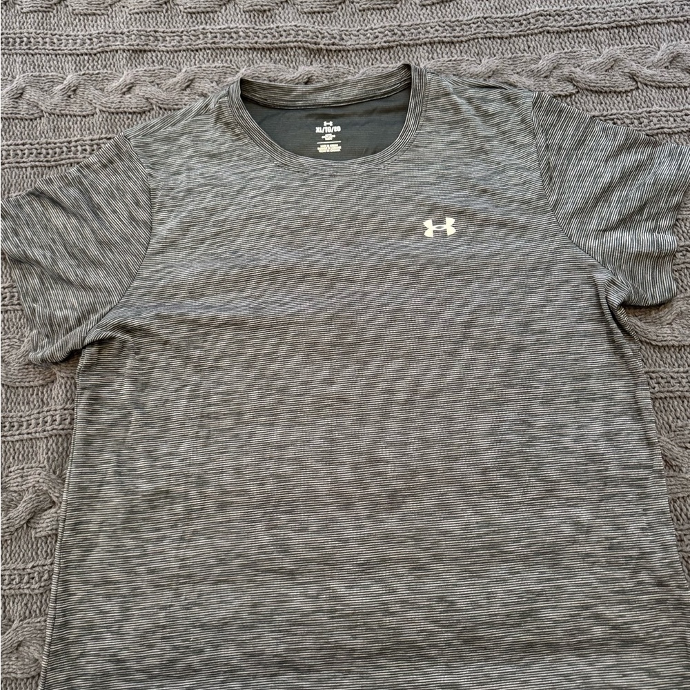 Under Armour Women's Black/Gray Tee XL - Picture 3 of 9